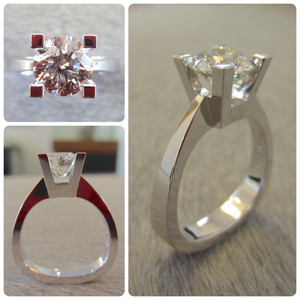 Solitaire ring with square clasps