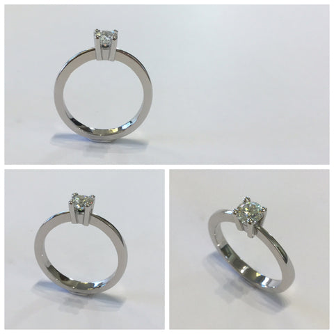 Solitaire ring in white gold, straight setting